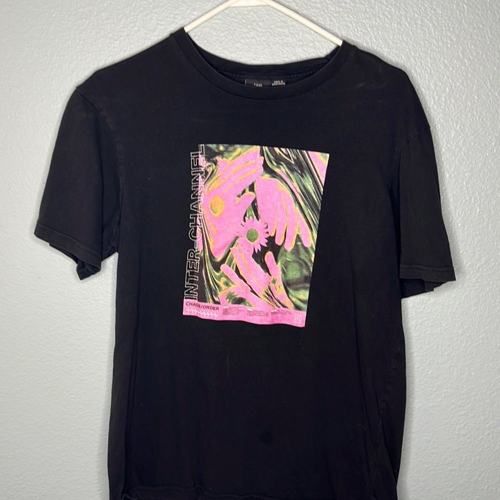 black t shirt